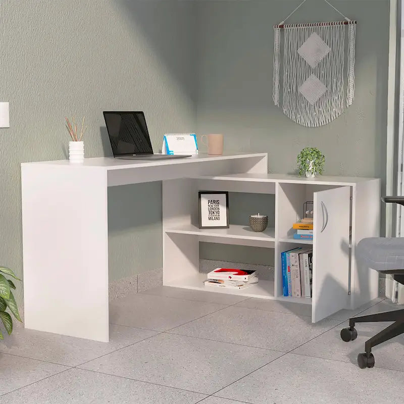 Bureau d'angle avec deux étagères et un placard à une porte