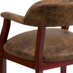 Fauteuil de conférence avec garniture cloutée et roulettes